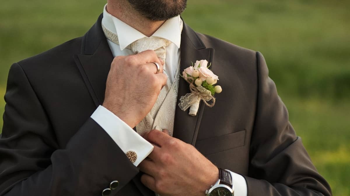 How To Make A Boutonniere With Ribbon