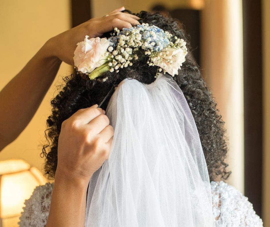 How to Wear Veil with Hair Down?